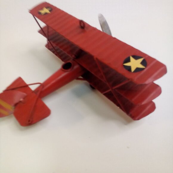 Vintage World War 1 Tri-Plane Airplane Metal Red Decor Model 6" x 6" - Picture 8 of 13